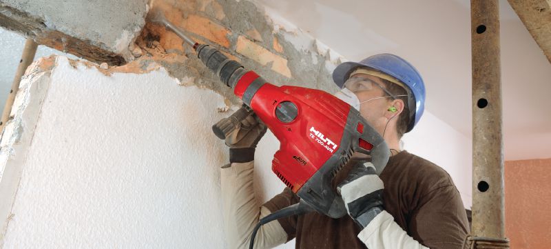 Σκαπτικό κατεδάφισης TE 700-AVR SDS-Max Ισχυρό σκαπτικό κατεδαφίσεων SDS Max (TE-Y) για καλέμισμα βαρέος τύπου σε σκυρόδεμα και τοιχοποιία, με ενεργή απορρόφηση κραδασμών (AVR) Εφαρμογές 1