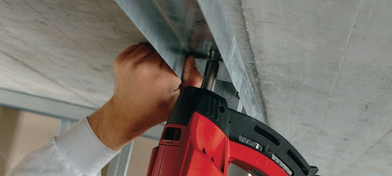 X-GN MX Καρφιά για σκυρόδεμα (σε δεσμίδα) Καρφιά σε δεσμίδα για στερέωση σε σκυρόδεμα και άλλα υλικά βάσης χρησιμοποιώντας το καρφωτικό αερίου GX 120 Εφαρμογές 1