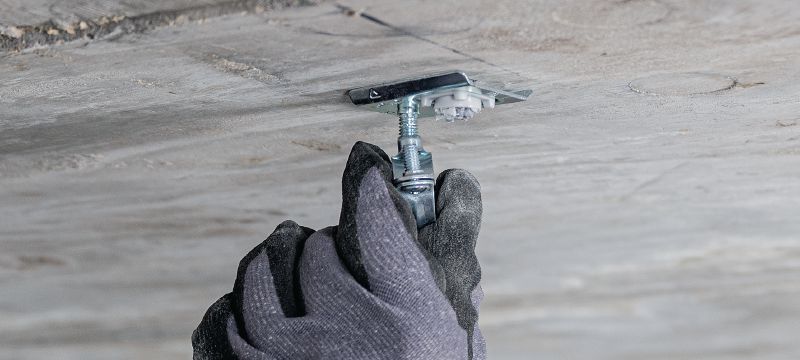 Στερέωση σφηγκτήρων σωλήνων X-TH Στερέωση σφηγκτήρα σωλήνων με προεγκατεστημένο πείρο με σπείρωμα για στερεώσεις ελαφρού τύπου ηλεκτρολογικών/μηχανολογικών σε οροφές και χρήση με καρφιά σε σειρά Εφαρμογές 1
