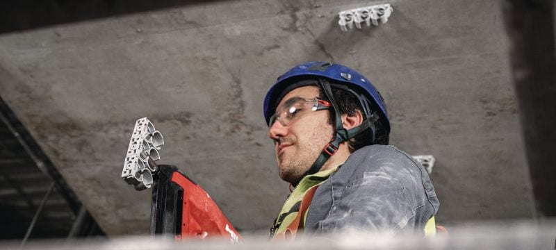 X-FC MX Πολλαπλό κλιπ Ρυθμιζόμενος σφιγκτήρας σωλήνων βελτιστοποιημένος για καρφιά σε δεσμίδα και συμβατός με ευρεία ποικιλία μεθόδων στερέωσης, υλικών βάσης και διαμέτρων αγωγών Εφαρμογές 1