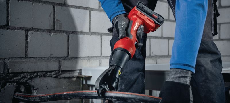 NUN 54-22 Εργαλείο σύσφιξης και κοπής καλωδίων 6 τόνων μπαταρίας Εργαλείο σύσφιξης και κοπής καλωδίων 6 τόνων μπαταρίας, γενικής χρήσης, με εναλλασσόμενες σιαγόνες (πλατφόρμα μπαταριών Nuron) Εφαρμογές 1