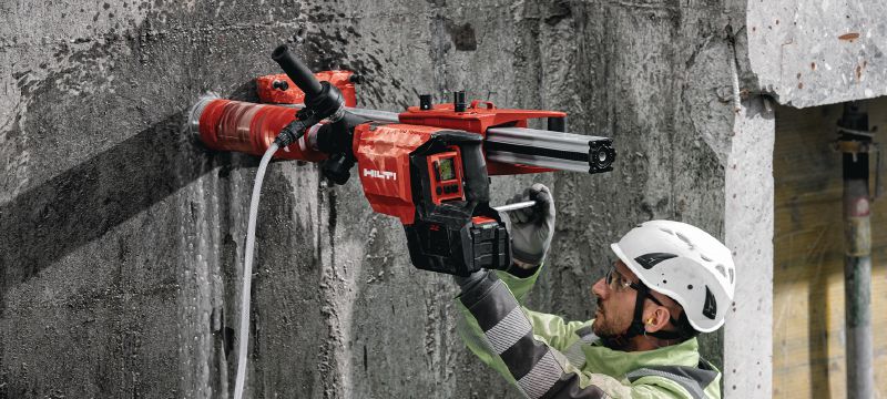 DD 150-U-22 Σύστημα αδαμαντοφόρας διάτρησης μπαταρίας Μηχανή διάτρησης μπαταρίας με αδαμαντοφόρα κορώνα για διάτρηση χειρός ή με βάση, διαμέτρου 52-162 mm (2 - 6-3/8) σε σκυρόδεμα ή έως 252 mm (10) σε τοιχοποιία (μπαταρία Nuron) Εφαρμογές 1