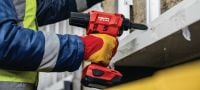 RT 6-A22 Πριτσιναδόρος μπαταρίας Πριτσιναδόρος μπαταρίας 22 V τροφοδοτούμενος από μπαταρίες ιόντων λιθίου για εργασίες τοποθέτησης και βιομηχανική παραγωγή με πριτσίνια διαμέτρου έως 4,8 mm (έως 5,0 mm για πριτσίνια αλουμινιού) Εφαρμογές 2