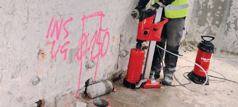 Σύστημα αδαμαντοφόρας διάτρησης DD 160 Μικρό αλλά ισχυρό εργαλείο αδαμαντοφόρας διάτρησης με διαμαντοκορώνα για διάτρηση σε σκυρόδεμα με χρήση βάσης στήριξης, με διάμετρο από 25-202 mm (31/32 - 7-15/16”) Εφαρμογές 1