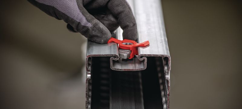 Παξιμάδια πεταλούδα MT-HL OC Παξιμάδι πεταλούδα για τη σύνδεση στοιχείων με σπείρωμα απευθείας σε προφίλ κουτιού MT σε μέτρια διαβρωτικά περιβάλλοντα Εφαρμογές 1