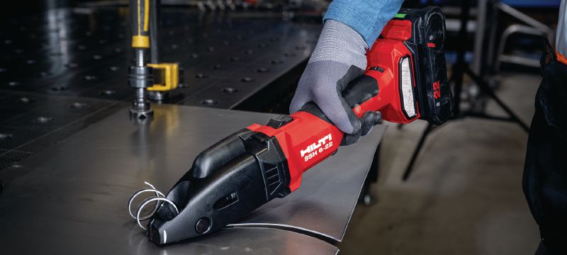 SSH 6-22 Ψαλίδι μετάλλων εργαλειών μπαταρίας Ψαλίδι διπλής κοπής εργαλείου μπαταρίας για γρήγορες κοπές σε μεταλλικά φύλλα και προφίλ έως 2,5 mm│12 Gauge - με λάμες Hilti SSH CS που περιλαμβάνονται (πλατφόρμα μπαταριών Nuron) Εφαρμογές 1